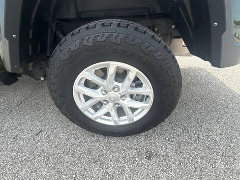 Used 2023 Jeep Gladiator Sport AWD/4WD image 9