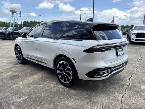 Used 2025 Lincoln Nautilus Reserve image 5