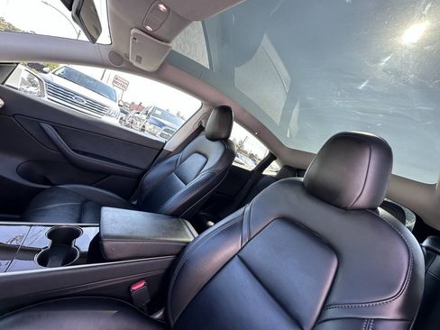 Used 2021 Tesla Model Y Long Range AWD/4WD image 19
