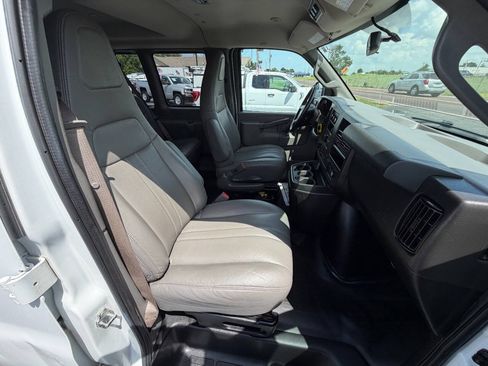 Used 2019 Chevrolet Express 3500 LS RWD image 9