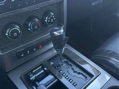 Used 2012 Jeep Liberty Limited image 25