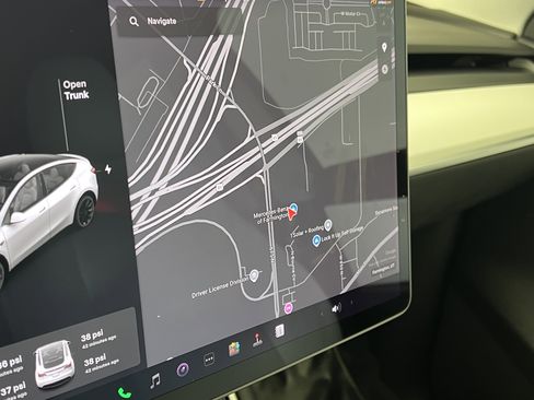 Used 2021 Tesla Model Y Long Range image 27