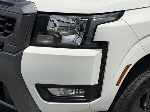 Certified 2025 Nissan Frontier SV w/ SV Convenience Package RWD image 10