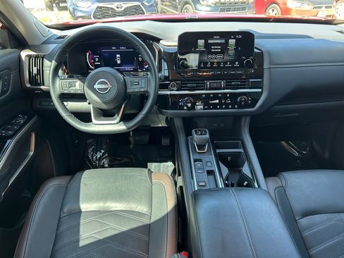 Used 2024 Nissan Pathfinder Platinum FWD image 20