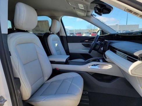 New 2026 Lincoln Nautilus Premier image 23