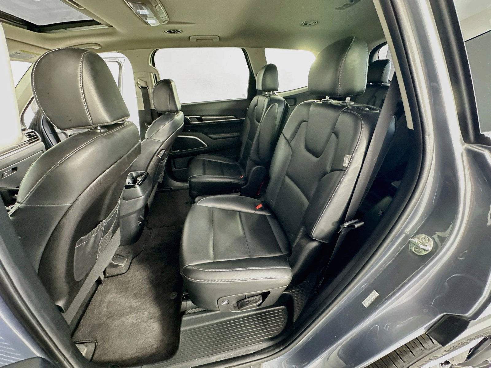 Used 2025 Kia Telluride S FWD image 31