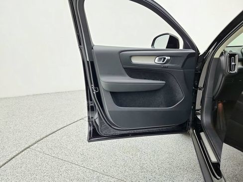New 2026 Volvo XC40 B5 Plus w/ Protection Package Premier AWD/4WD image 24