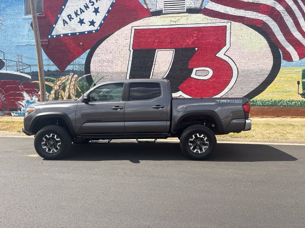 Used 2019 Toyota Tacoma TRD Off-Road AWD/4WD image 4
