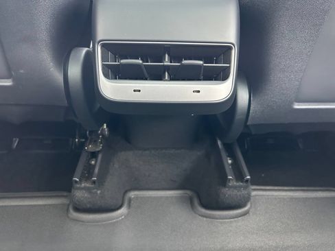 Used 2023 Tesla Model Y Long Range AWD/4WD image 44