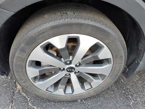 Used 2020 Kia Telluride S w/ S 8 Passenger Seating Package AWD/4WD image 5