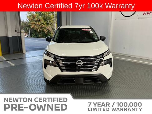Used 2025 Nissan Rogue S FWD image 19