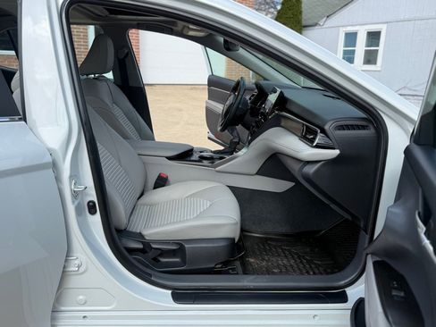 Used 2023 Toyota Camry SE w/ Cold Weather Package image 11