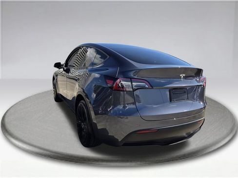 Used 2023 Tesla Model Y 2WD image 14