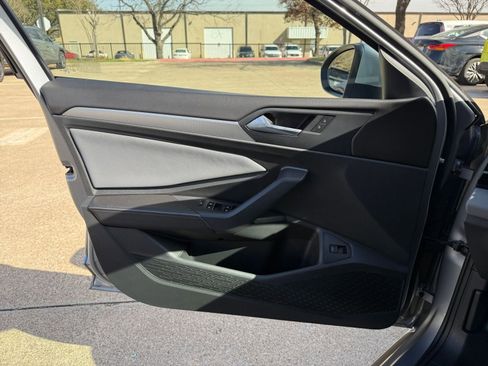 Used 2025 Volkswagen Jetta SE image 18