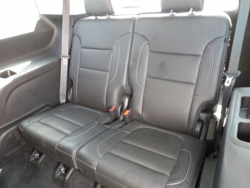 Used 2023 GMC Acadia SLT FWD image 13