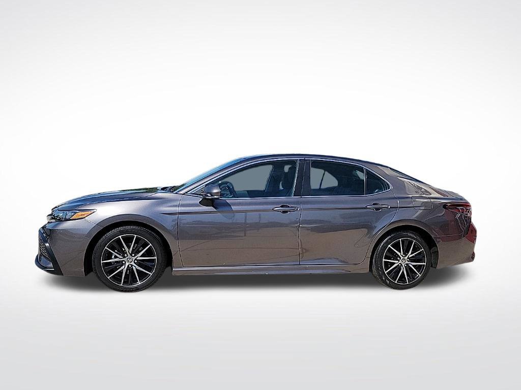 Used 2023 Toyota Camry SE FWD image 2