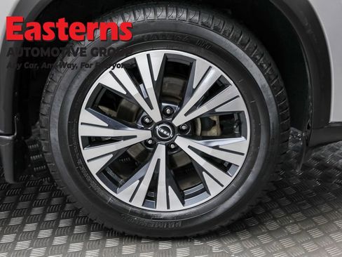 Used 2023 Nissan Rogue SV image 31