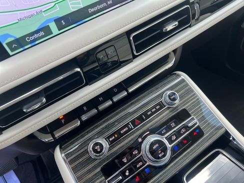 Certified 2024 Lincoln Aviator Black Label w/ Dynamic Handling Package AWD/4WD image 29