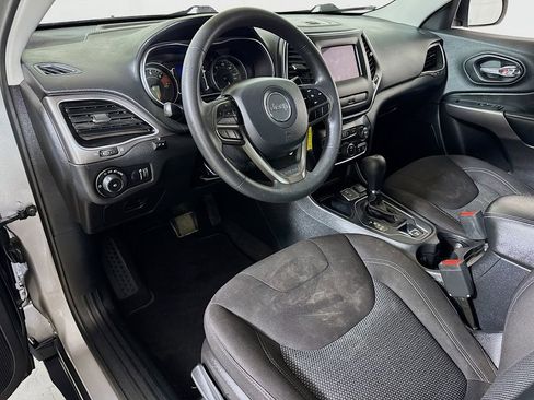 Used 2019 Jeep Cherokee Latitude w/ Popular Appearance Group image 7