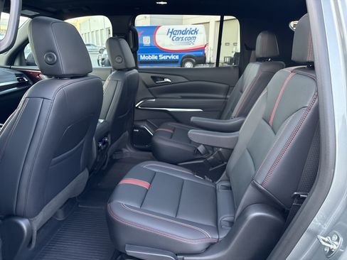 Used 2026 Chevrolet Traverse RS w/ LPO, Floor Liner Package FWD image 33