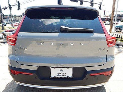 Used 2025 Volvo XC40 B5 Core AWD/4WD image 9