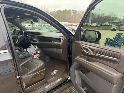 Used 2022 GMC Yukon XL Denali w/ Denali Premium Package image 31
