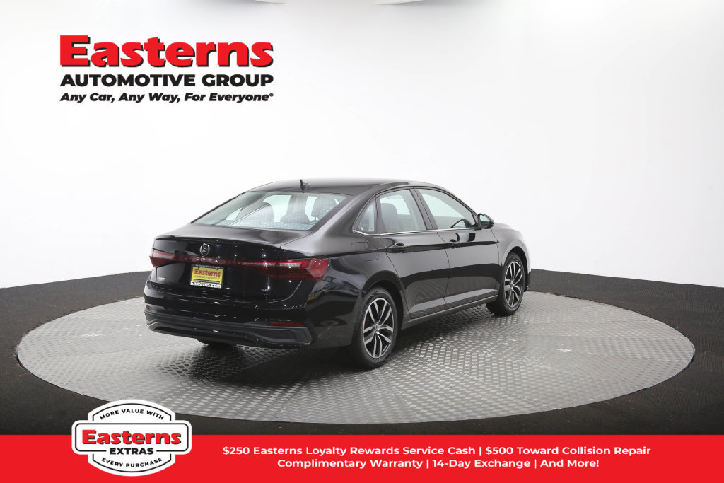 Used 2025 Volkswagen Jetta SE FWD image 41