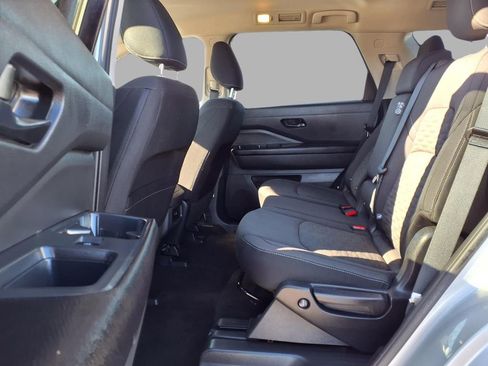 Certified 2025 Nissan Pathfinder SV image 28