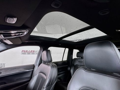 Used 2024 Jeep Grand Cherokee Limited w/ Black Appearance Package image 22