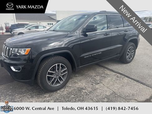 Used 2019 Jeep Grand Cherokee Laredo w/ 18" Wheel & 8.4" Radio Group AWD/4WD image 1