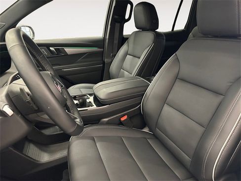 Used 2025 Buick Enclave Preferred image 9