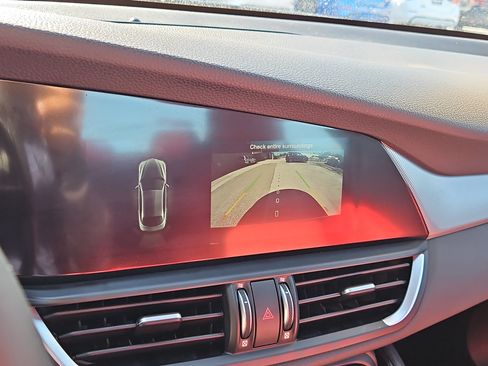 Used 2024 Alfa Romeo Giulia Veloce image 18