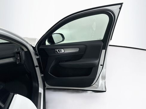 Used 2026 Volvo XC40 B5 Plus AWD/4WD image 35