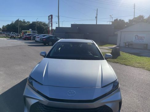 Used 2025 Toyota Camry LE image 3