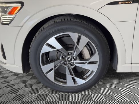 Used 2022 Audi e-tron Premium image 12