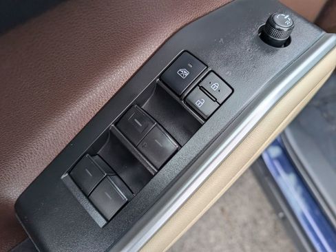 Used 2022 Toyota Highlander XLE image 15