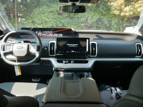 New 2025 Ford Expedition Active image 12