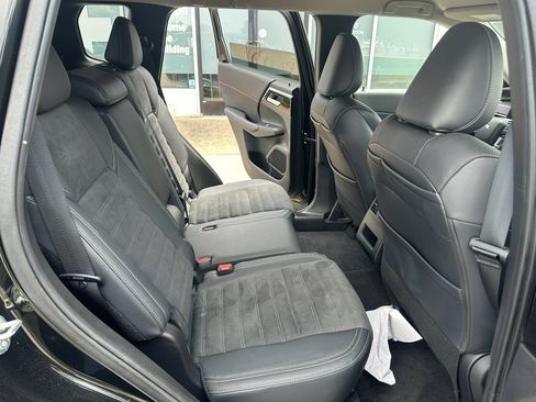 Used 2023 Mitsubishi Outlander SE AWD/4WD image 13