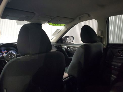 Used 2019 Nissan Rogue SV w/ Premium Package image 12