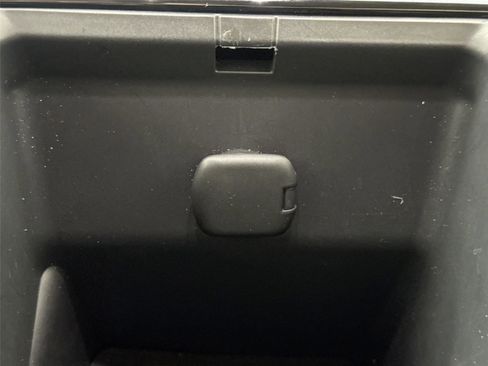 Used 2025 Toyota Camry XLE image 53