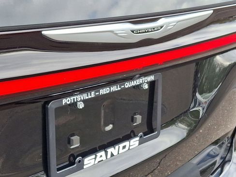 Used 2024 Chrysler Pacifica Touring-L FWD image 32