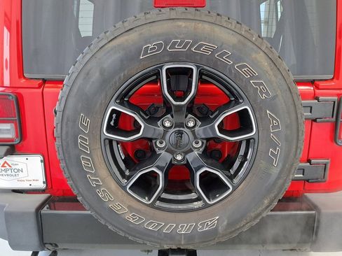 Used 2018 Jeep Wrangler Unlimited Sahara image 29