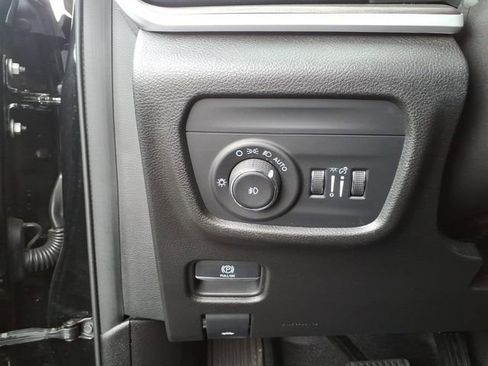 Certified 2022 Jeep Grand Cherokee Limited w/ Trailer Tow Prep Group (B) AWD/4WD image 16