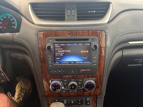 Used 2014 Chevrolet Traverse LT FWD image 21