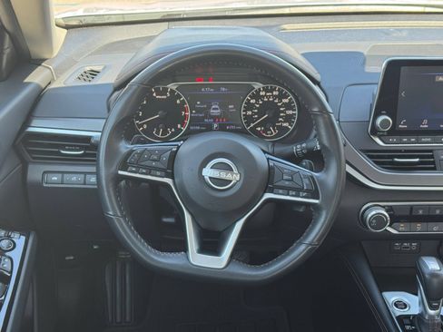 Used 2025 Nissan Altima 2.5 SR FWD image 29