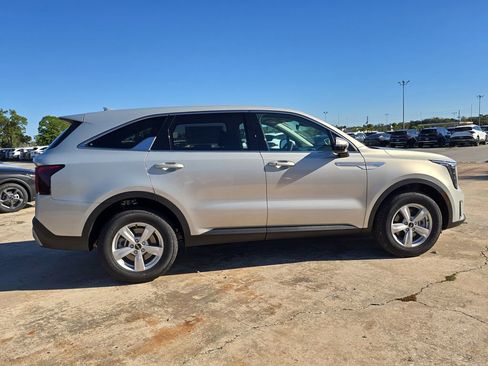 New 2026 Kia Sorento LX image 9