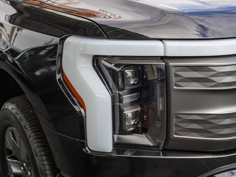 Used 2022 Ford F150 Lightning Lariat AWD/4WD image 11