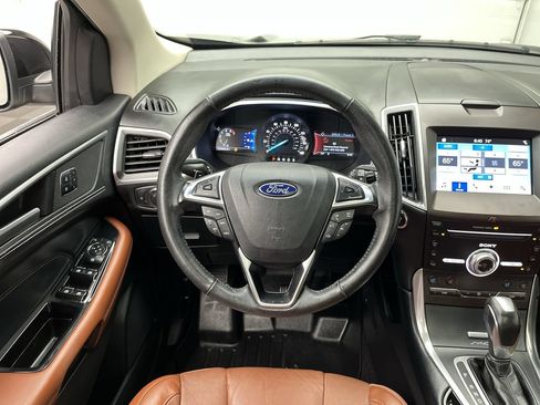 Used 2017 Ford Edge Titanium w/ Equipment Group 301A AWD/4WD image 18