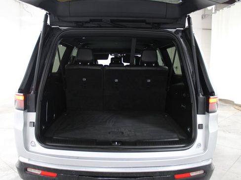 Used 2023 Jeep Wagoneer L Series III w/ Preferred Equipment Group image 31