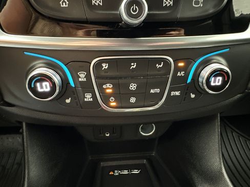 Certified 2023 Chevrolet Traverse LT AWD/4WD image 18